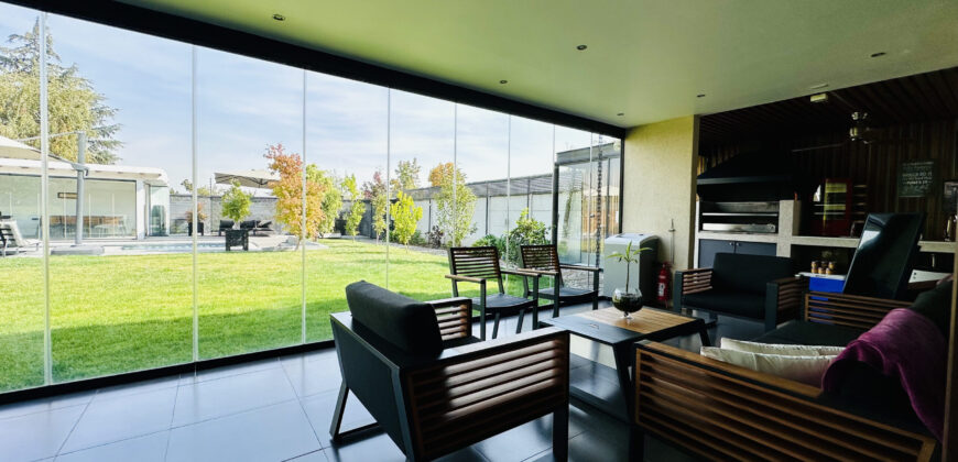 Hermosa casa en Liquido por viaje. Con vista la valle de la ciudad de Santiago