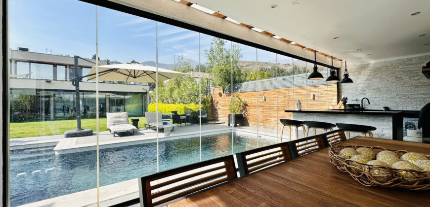 Hermosa casa en Liquido por viaje. Con vista la valle de la ciudad de Santiago