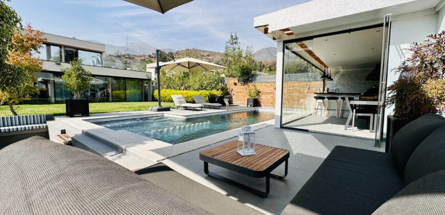 Hermosa casa en Liquido por viaje. Con vista la valle de la ciudad de Santiago